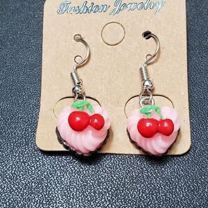 Dangling heart-shaped dessert earrings